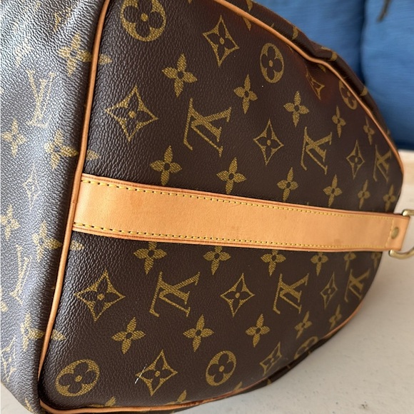 💯Authentic travel bag size 45 NO SMELLS/ODOR PET AND SMOKE FREE HOME! - Picture 3 of 10